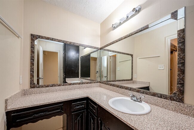 Building Photo - 9318 Benning Dr