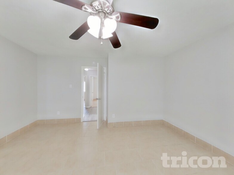 Building Photo - 7318 Foxway Ln