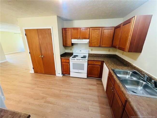 Building Photo - 2040 Glenwick Dr