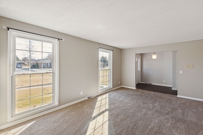 Building Photo - 220 Bartonwood Dr