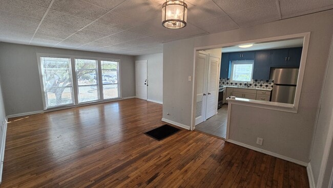 Building Photo - 237 Senisa Dr