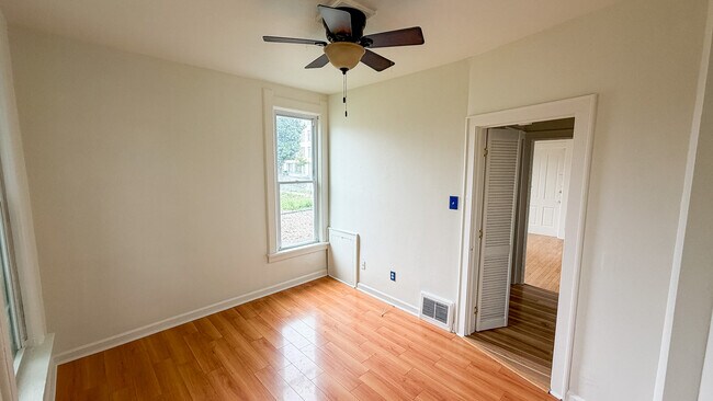 Building Photo - 413 W Mineral St