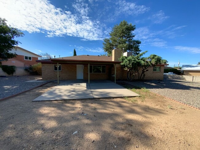 Building Photo - 3 Bedroom Single Story Home Available Near...