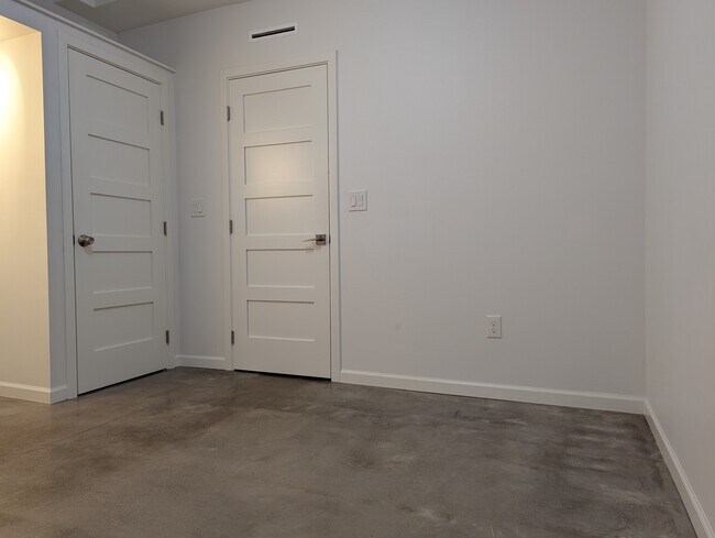 Building Photo - 2818 NE FREMONT ST