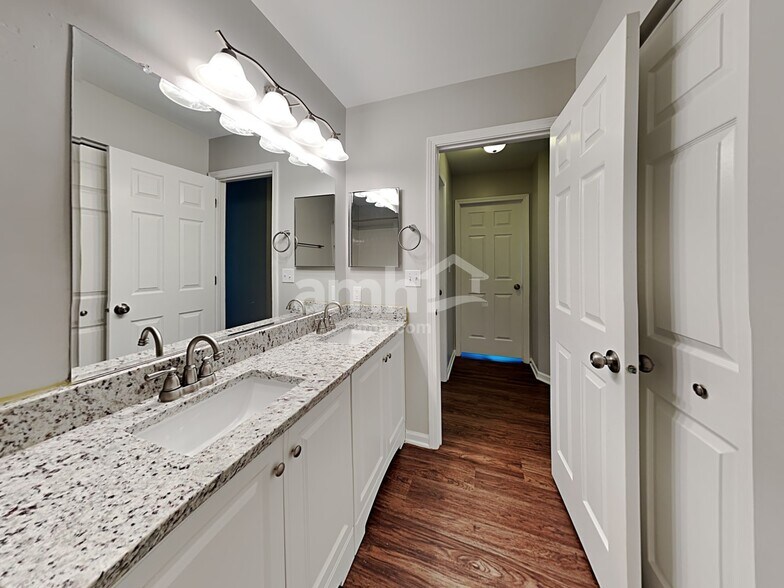 Building Photo - 21748 W Knollwood Dr