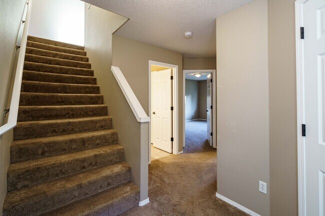 Building Photo - 3 Bedroom 2.5 Bath Duplex -Quick Easy Access to SR 14