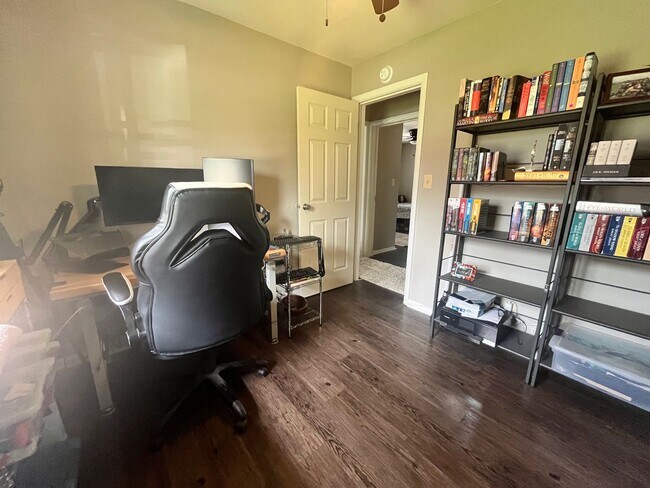 Building Photo - 3 Bedroom Home With A Large Fully-Fenced Yard