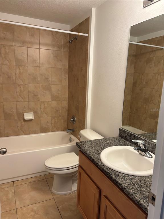 Building Photo - 6 Wood Amber Ln