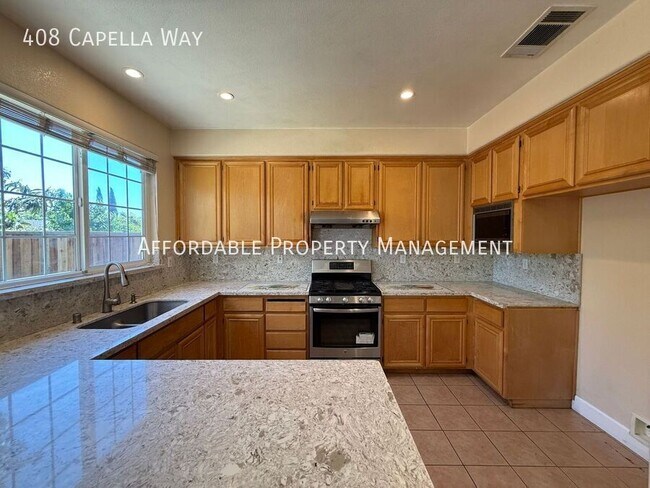Building Photo - 408 Capella Way