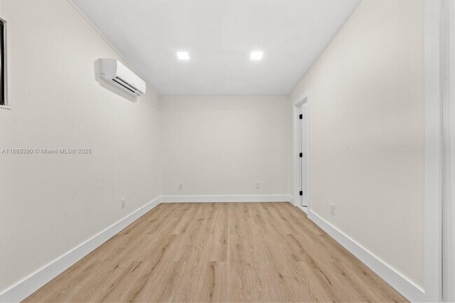 Building Photo - 9370 Nassau Dr