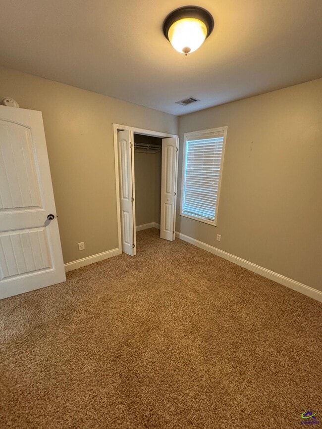 Building Photo - 302 Tug Ct