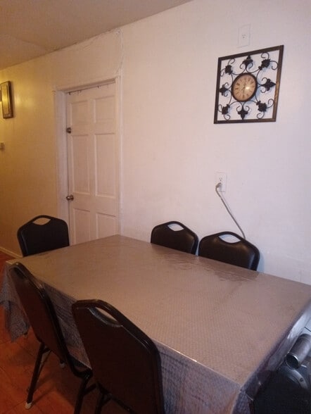 Building Photo - 29 Troy Ave