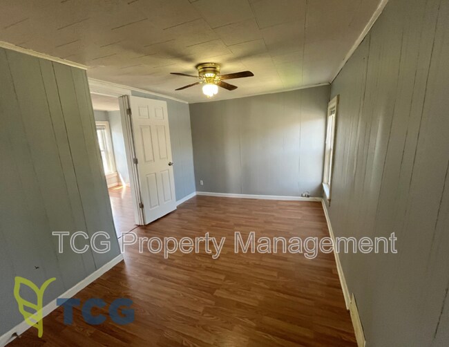 Building Photo - 1305 W Jefferson St