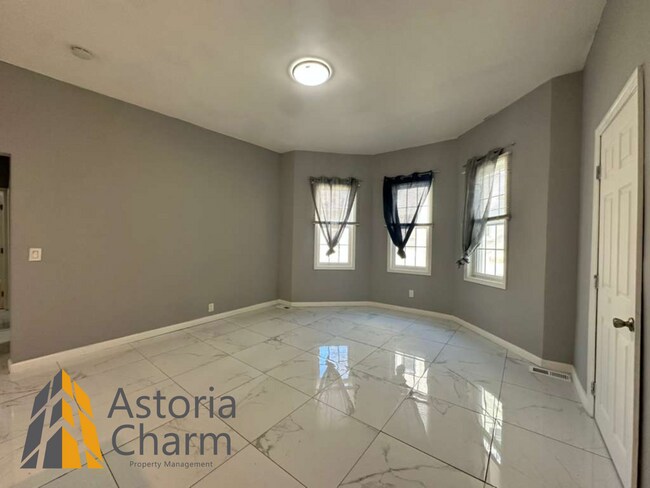 Building Photo - 3004 Clifton Ave