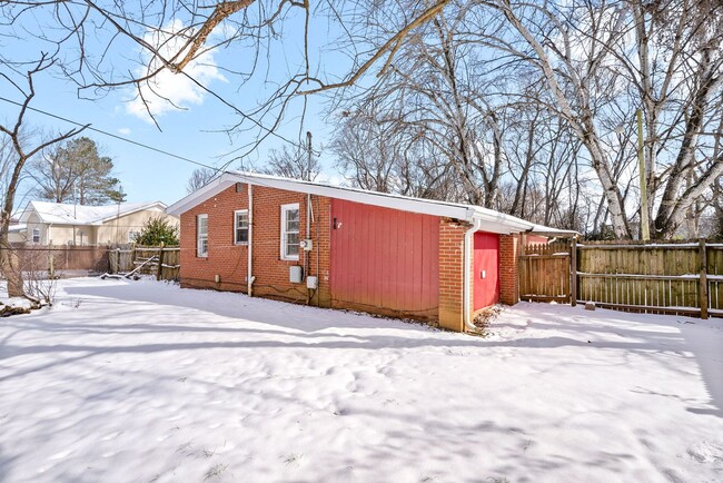 Building Photo - 1950's 2 bedroom home for rent in St. B Area!