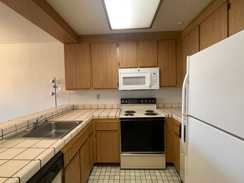 Building Photo - 1201 Alta Vista Ct