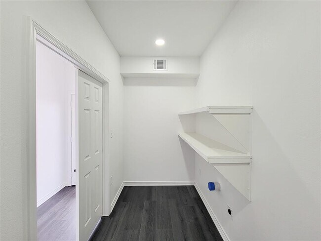 Building Photo - 2731 Rd 5724