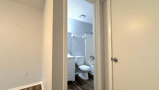 Building Photo - 1600 Big Tree Rd