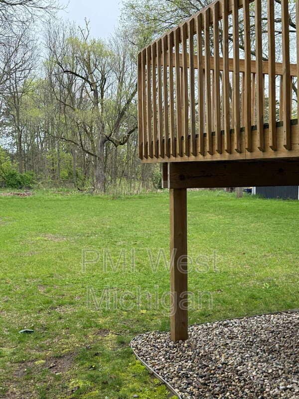 Building Photo - 546 W Elm St