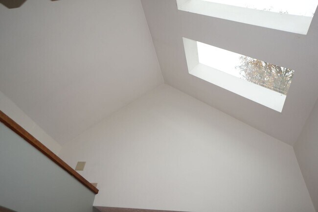 Building Photo - NE Portland updated one bedroom "Jewel"