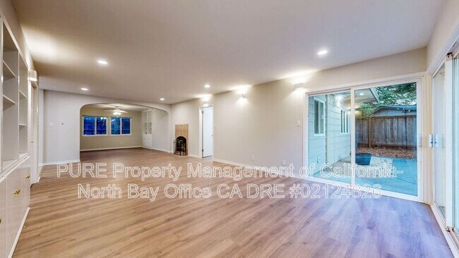 Building Photo - 2450 Grosse Ave