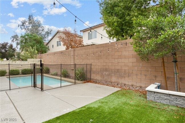 Building Photo - 10589 Cliff Lake St