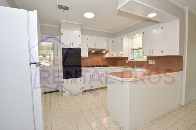 Building Photo - 3 Bed 2 Bath in Ruston!