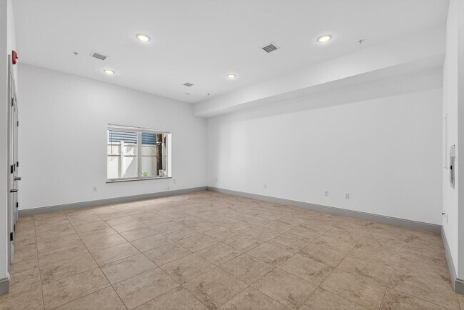 Building Photo - 258 Broadway