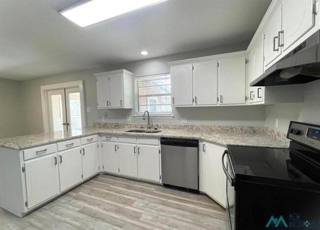 Building Photo - 3705 Tom Watson Dr