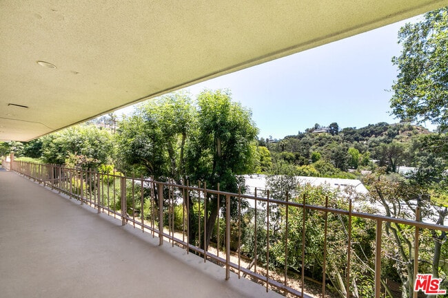 Building Photo - 8900 Alto Cedro Dr