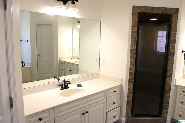 Building Photo - 2352 Arbor Glen