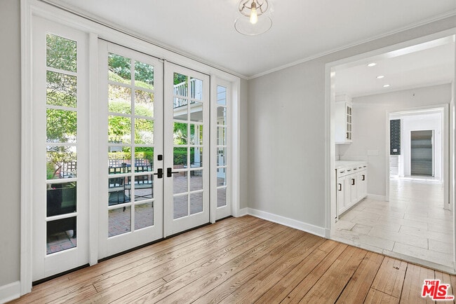 Building Photo - 9305 Hazen Dr