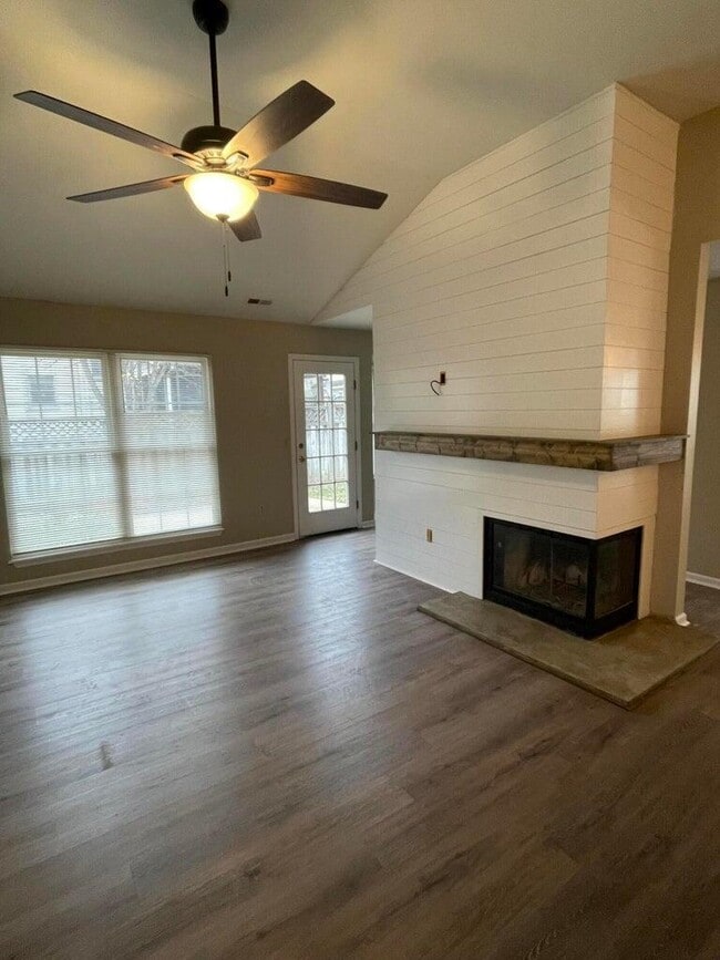 Building Photo - 821 Palomino Ln