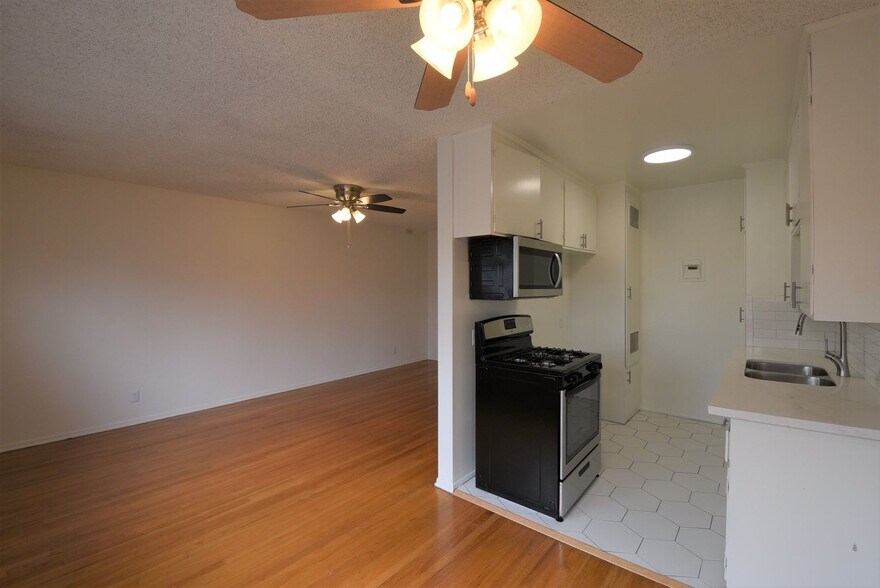 Building Photo - 5915 Fair Ave