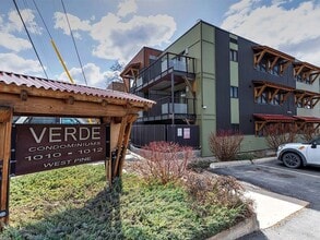 Building Photo - Modern two bedroom Condo Downtown