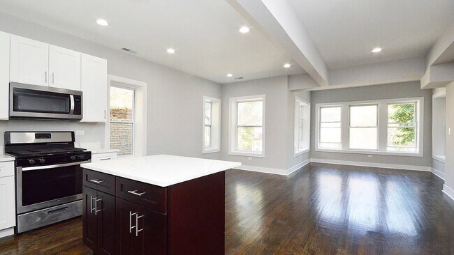 Building Photo - 4906 N Rockwell St