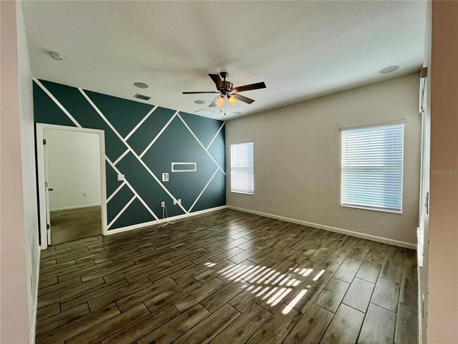 Building Photo - 421 Disa Dr