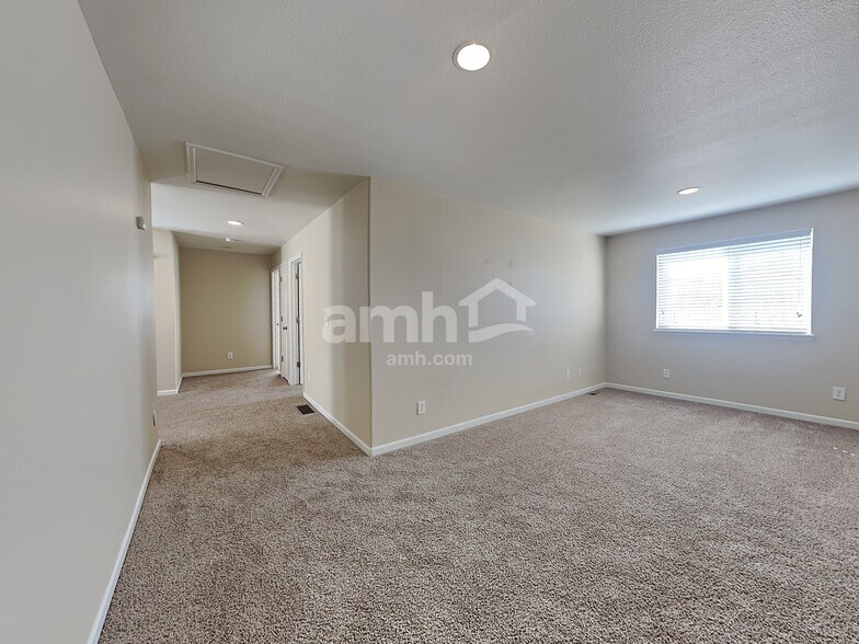 Building Photo - 13051 Uinta St