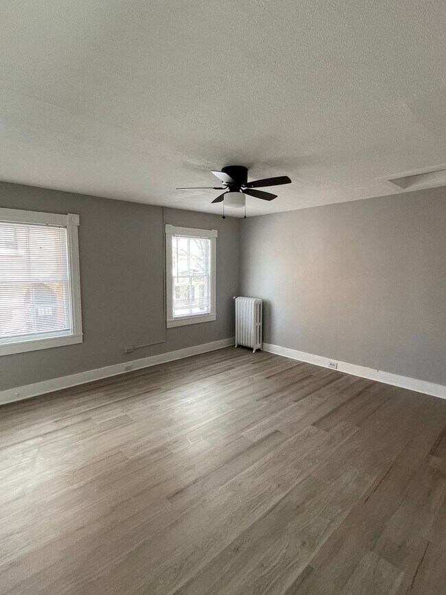 Building Photo - Small pets are welcome with an additional deposit and monthly pet rent.