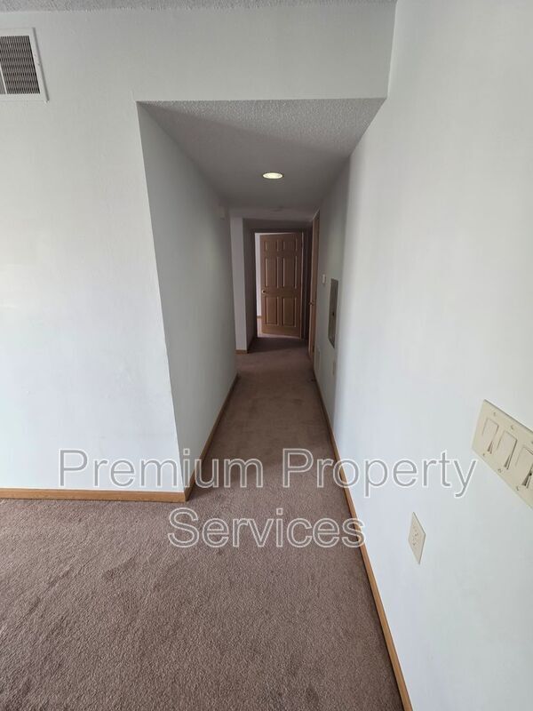 Building Photo - 435 Willis Ave