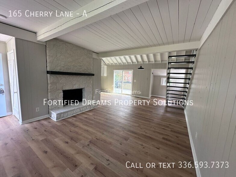 Building Photo - 165 Cherry Ln