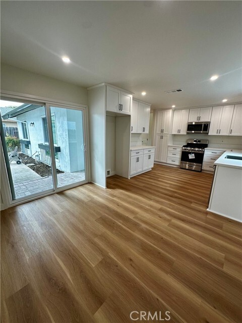 Building Photo - 5062 Greencap Ave