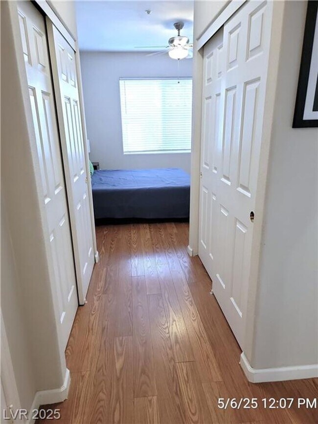 Building Photo - RESORT STYLE LIVING IN SOUTHWEST GATED COM...