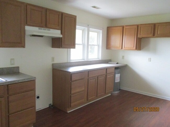 Building Photo - Country home that offers 3 bedrooms/1 bathroom