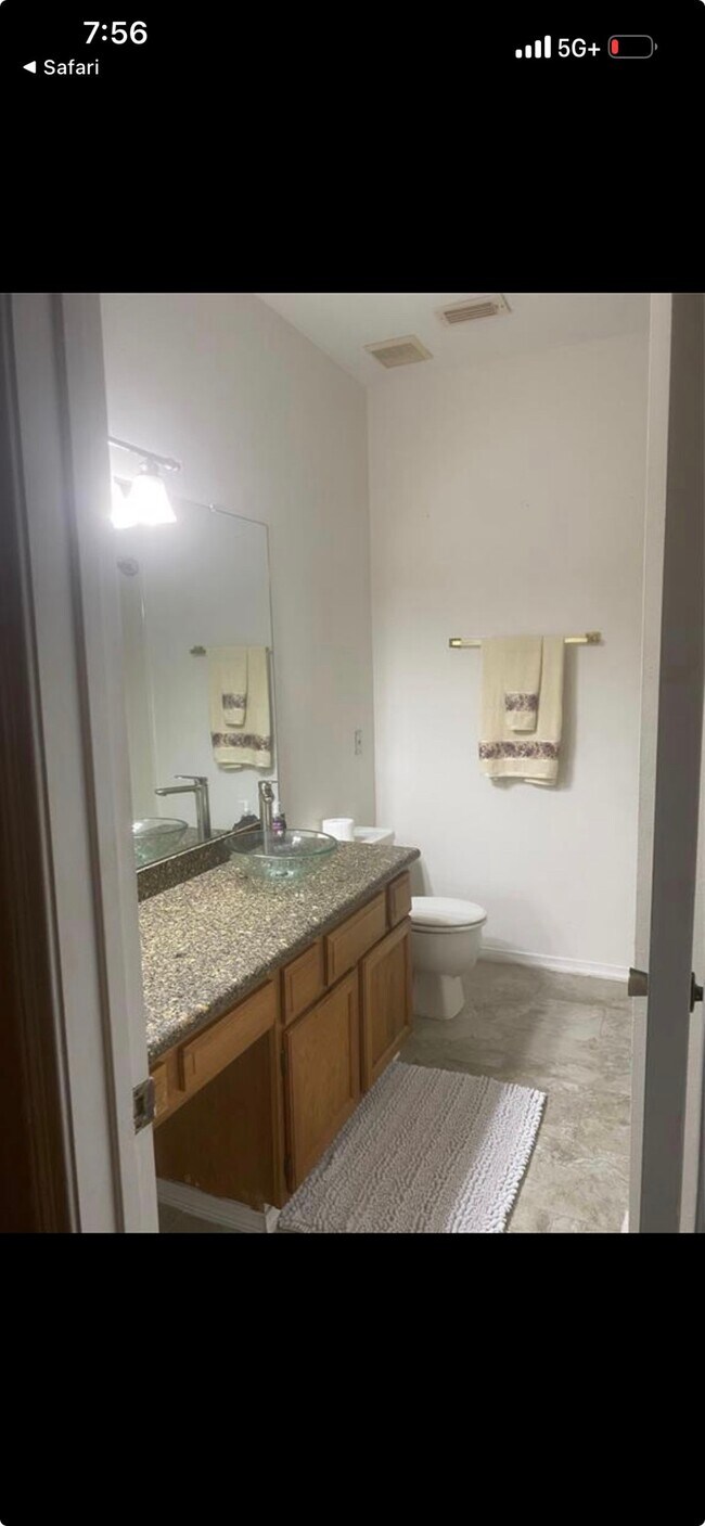 Building Photo - 580 Wilcrest Dr