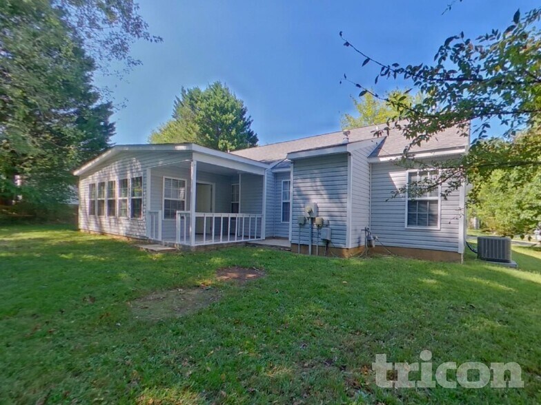 Building Photo - 1613 Bear Brook Dr