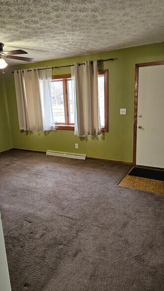 Building Photo - 4852 Alexander Rd