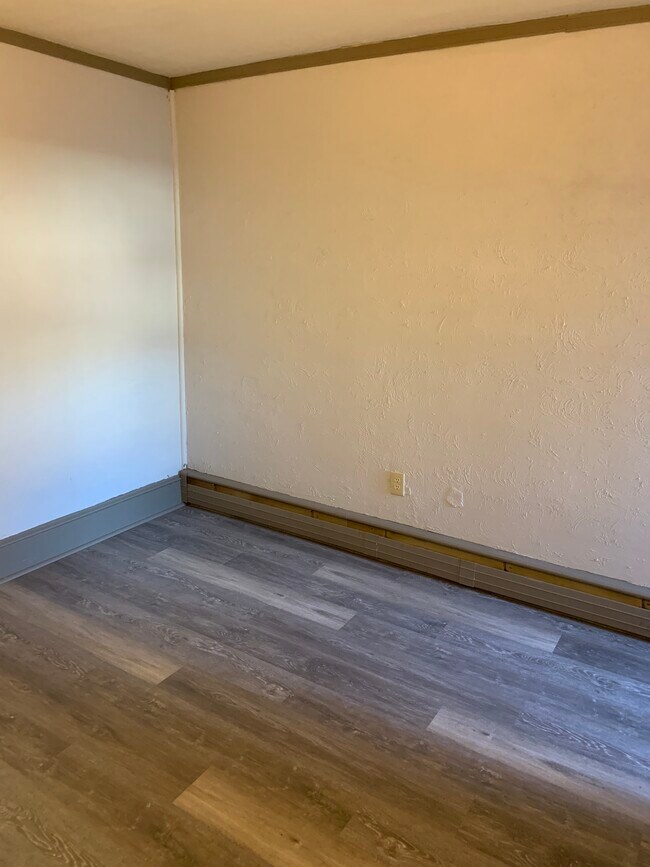 Building Photo - 403 W Mahanoy St