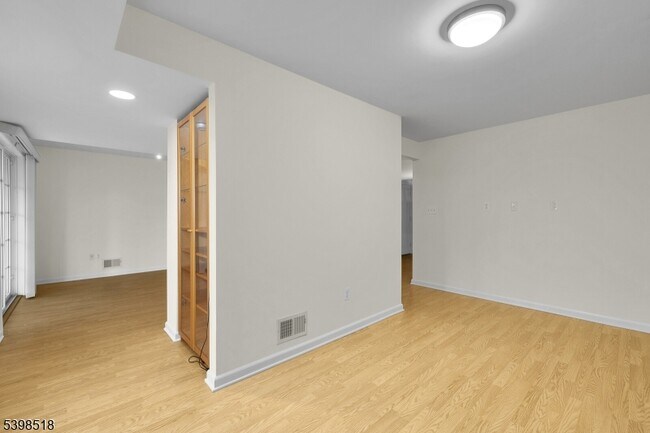 Building Photo - 28 Henning Terrace