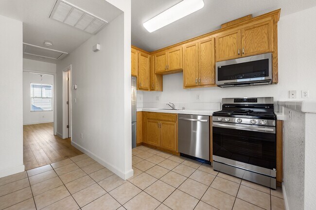 Building Photo - 2025 Northfield Dr